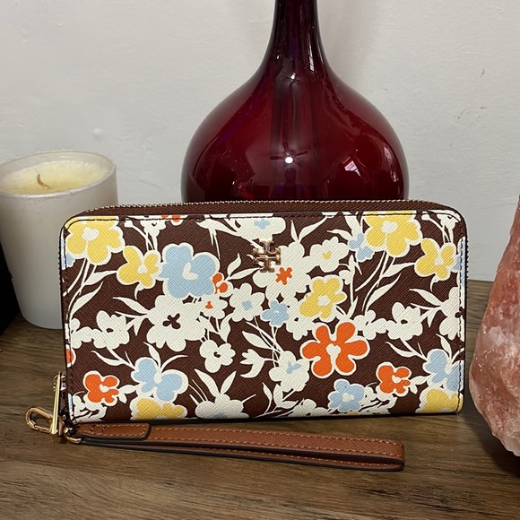 Tory Burch brown wallet - Picture 1 of 8